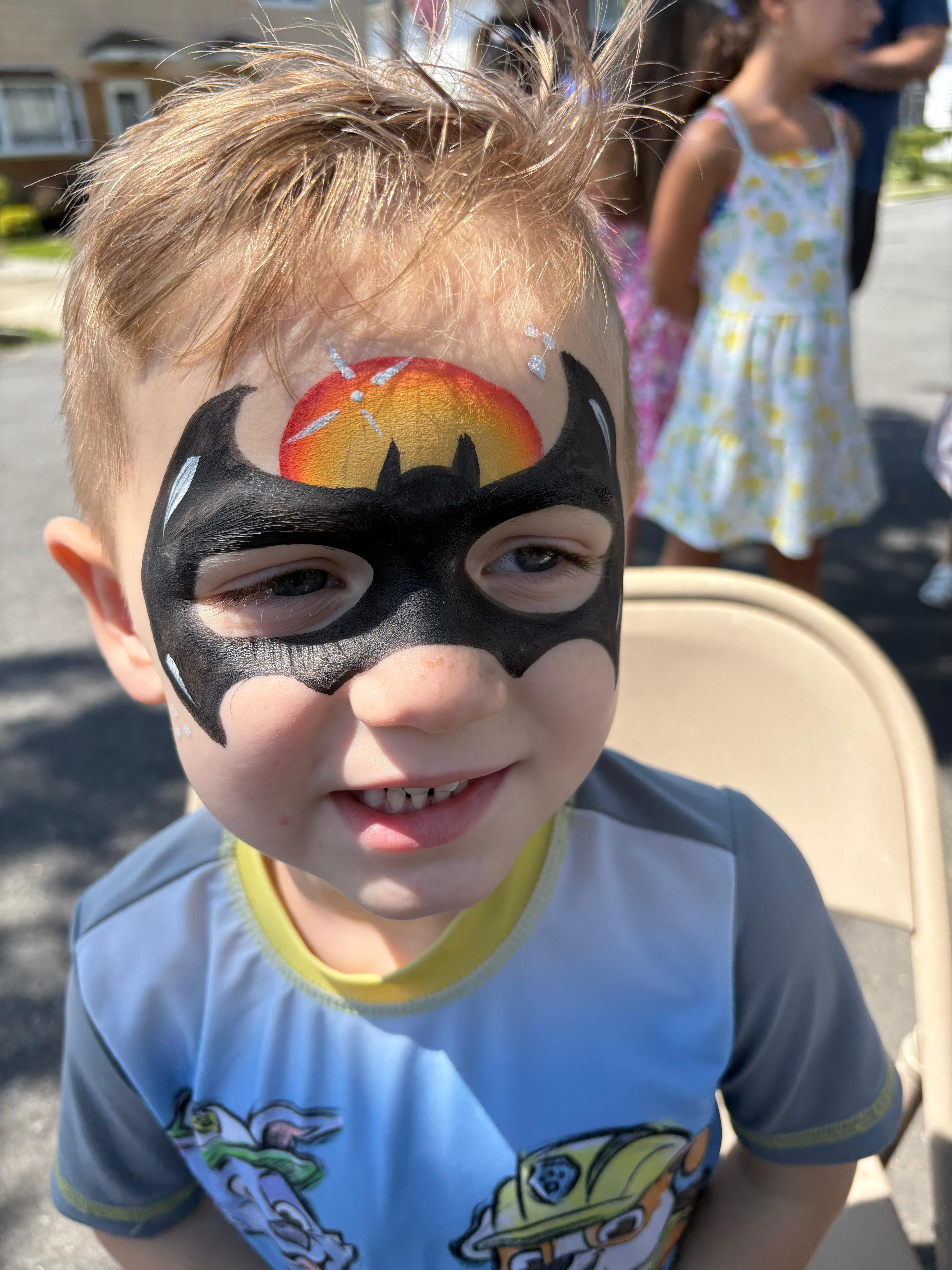 Face painting batman 4 5 - Staten Island Magicians by Binx